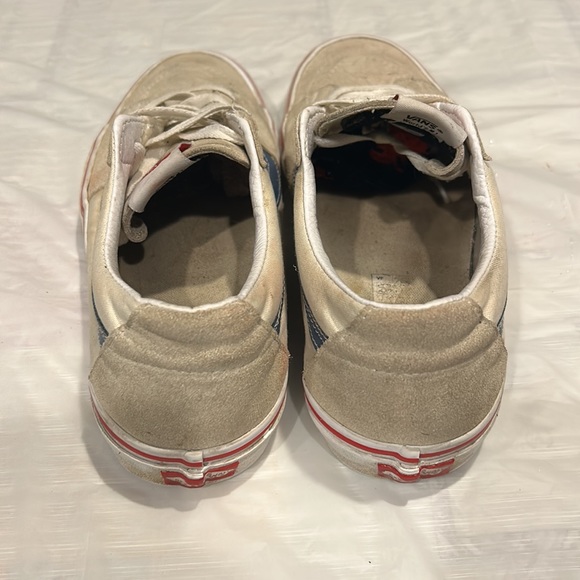 Vans - Picture 3 of 5